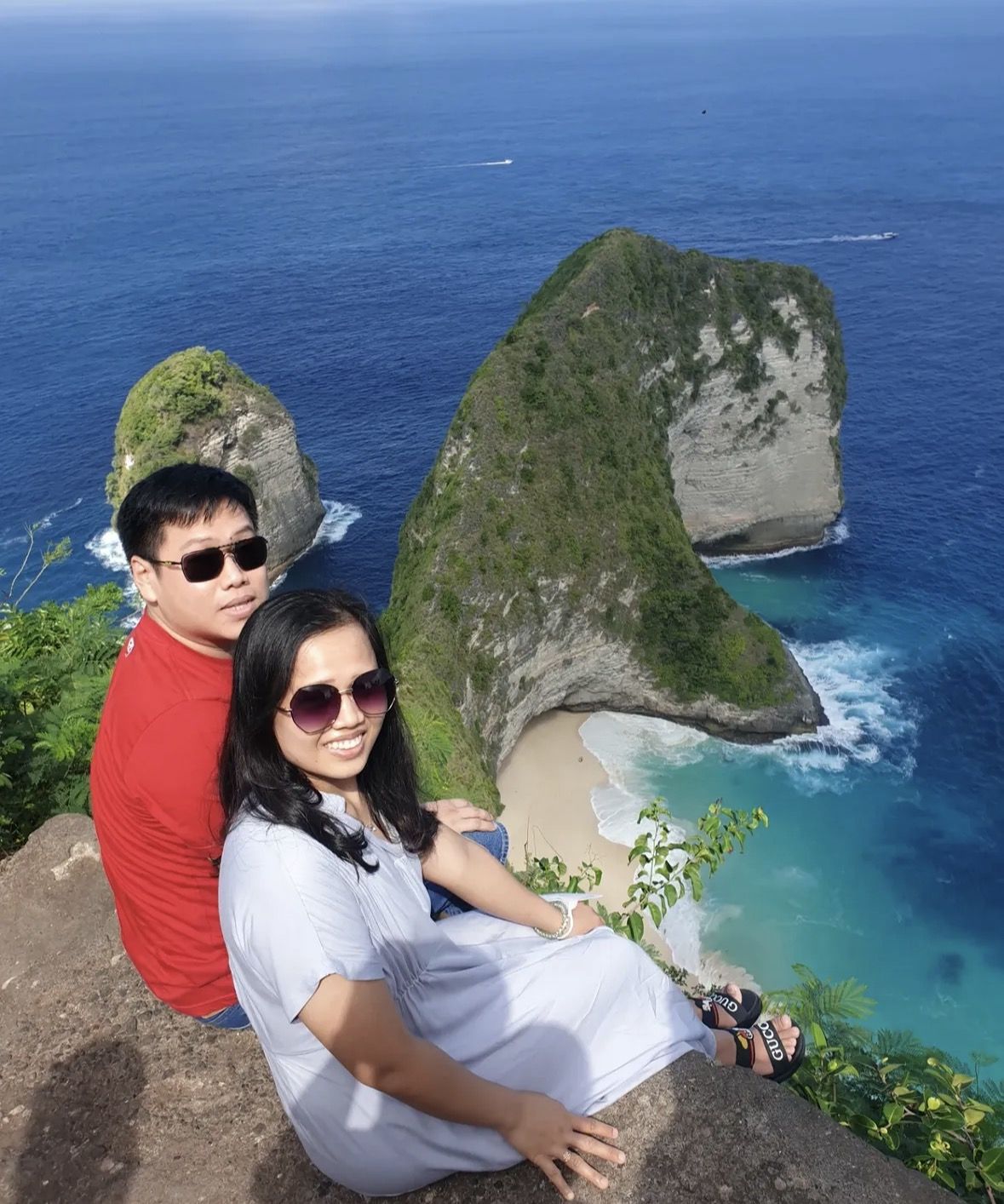 Clear blue skies over Broken Beach on Nusa Penida during dry season